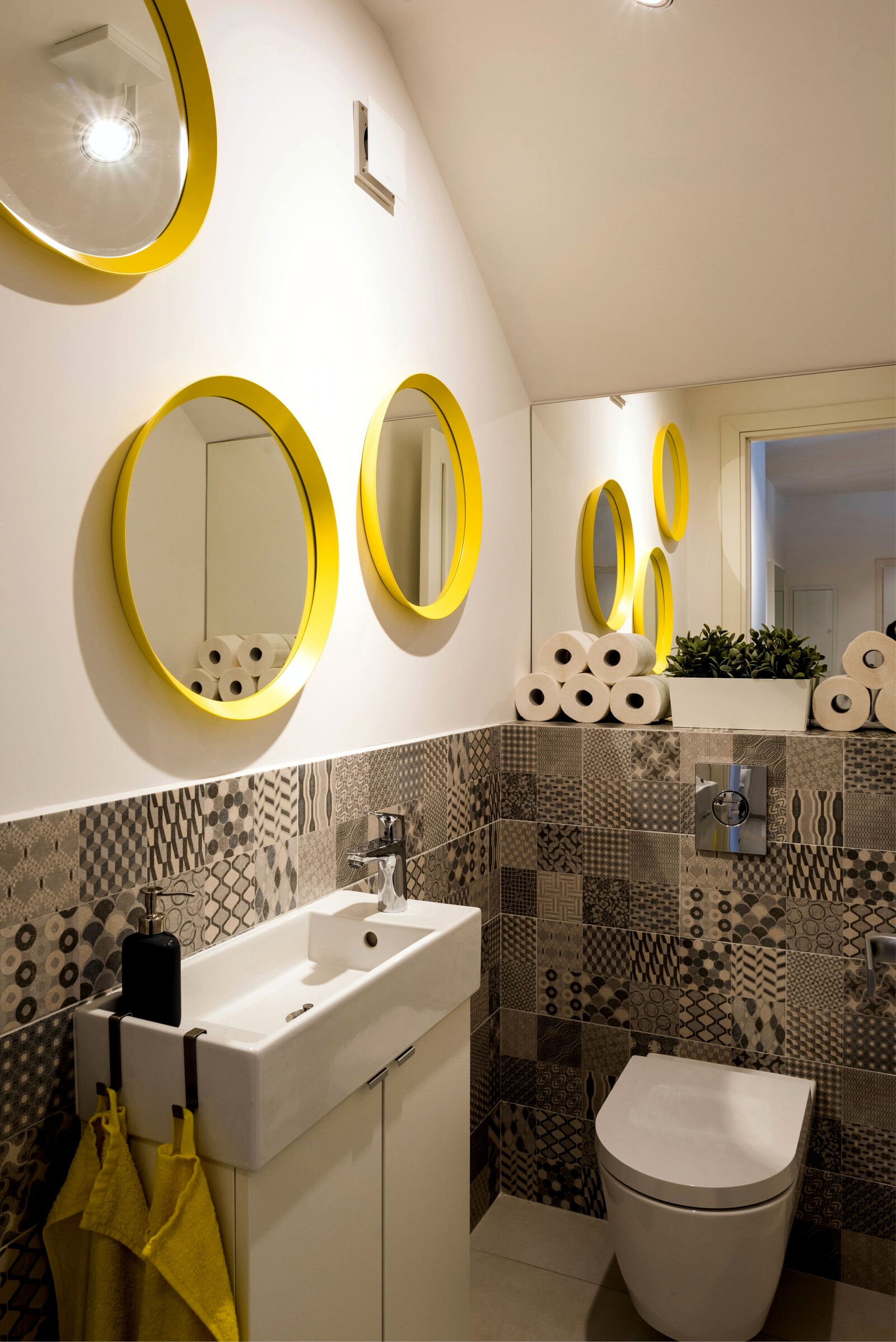 Michal Staško interiér mezonetu v Piešťanoch