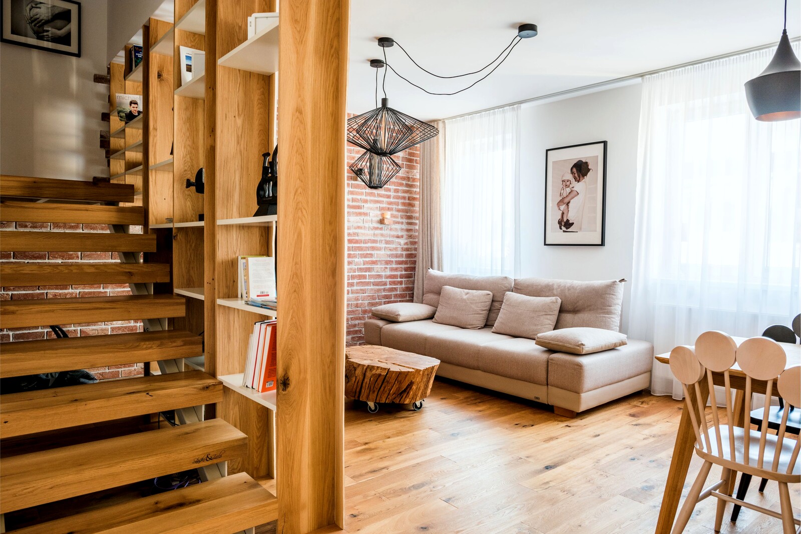 Michal Staško interiér mezonetu v Piešťanoch